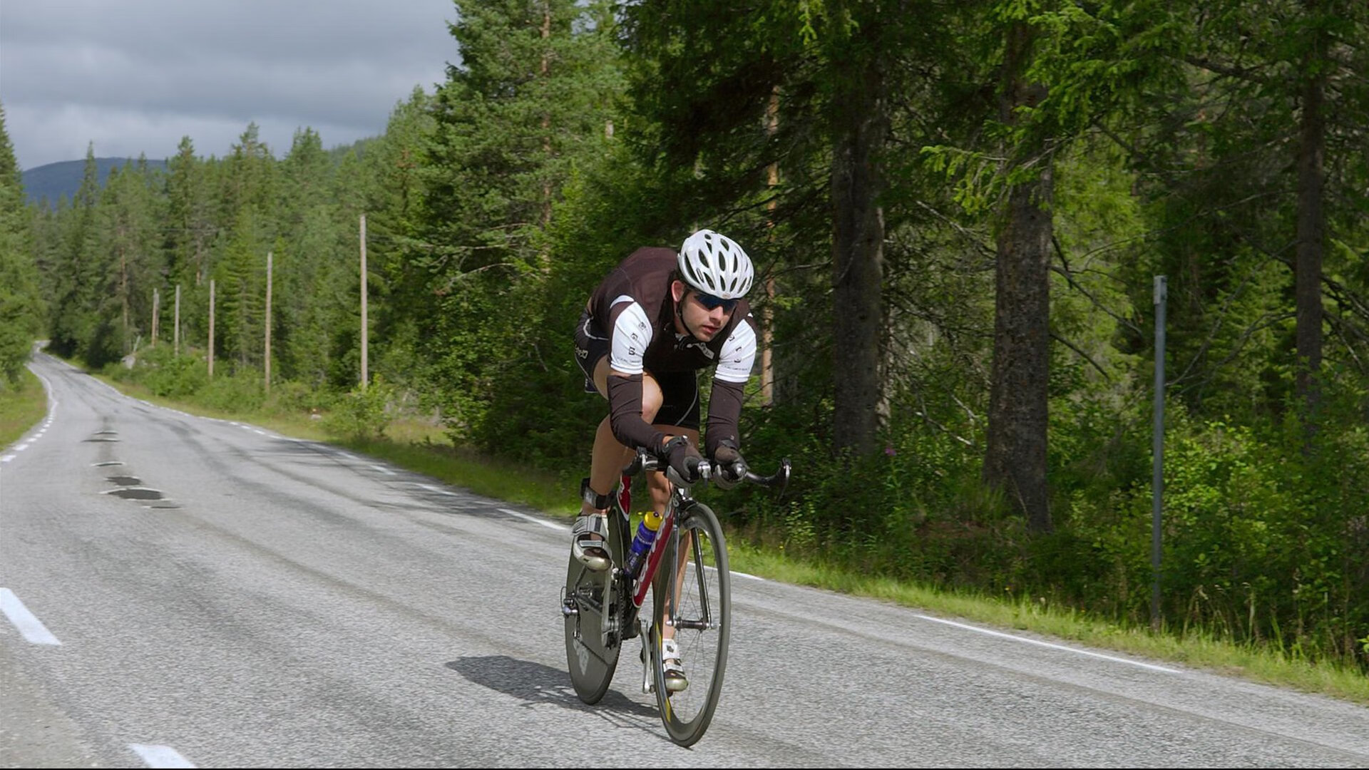 混合泳新星闪耀全国锦标赛，破纪录夺冠引热议